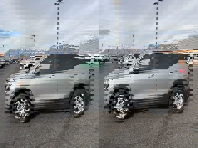 Used 2024 GMC Terrain SLE image 7