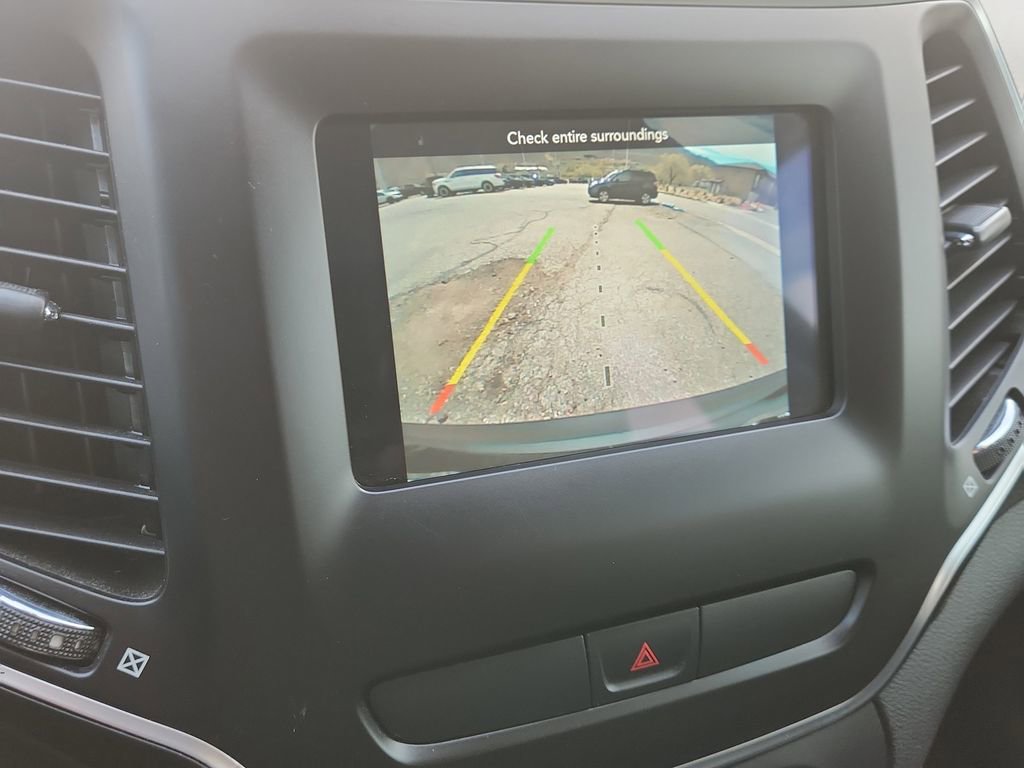 Used 2019 Jeep Cherokee Latitude Plus AWD/4WD image 27