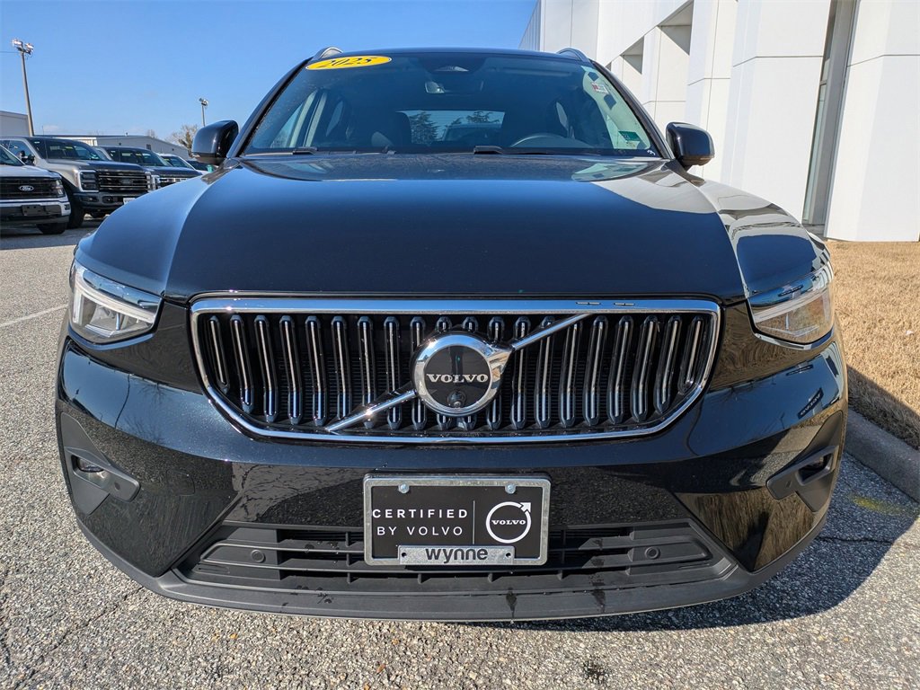 Certified 2025 Volvo XC40 B5 Plus image 9
