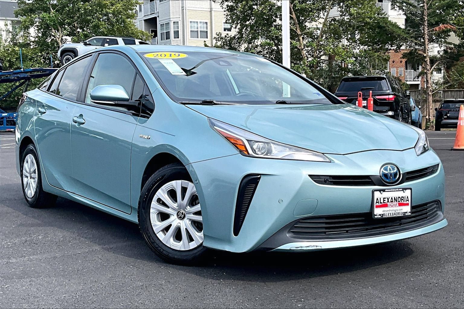 Used 2019 Toyota Prius LE FWD image 2