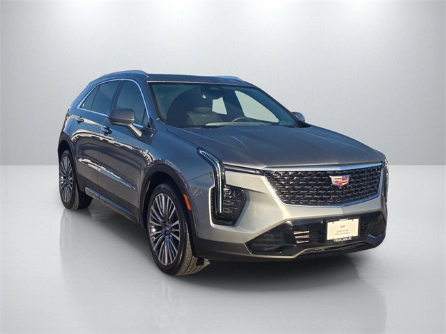 Used 2025 Cadillac XT4 Premium Luxury image 3