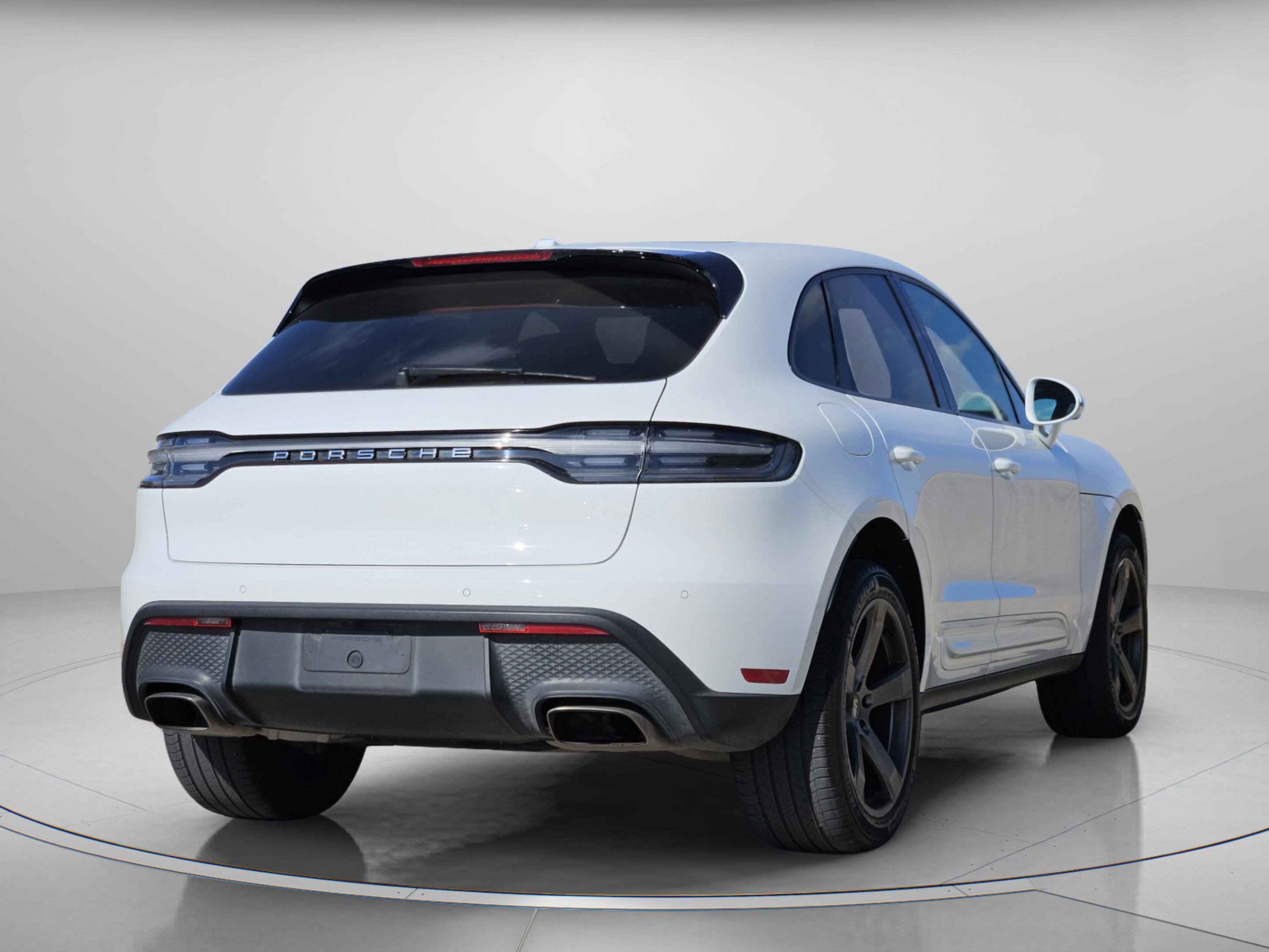 Certified 2023 Porsche Macan Turbo image 6