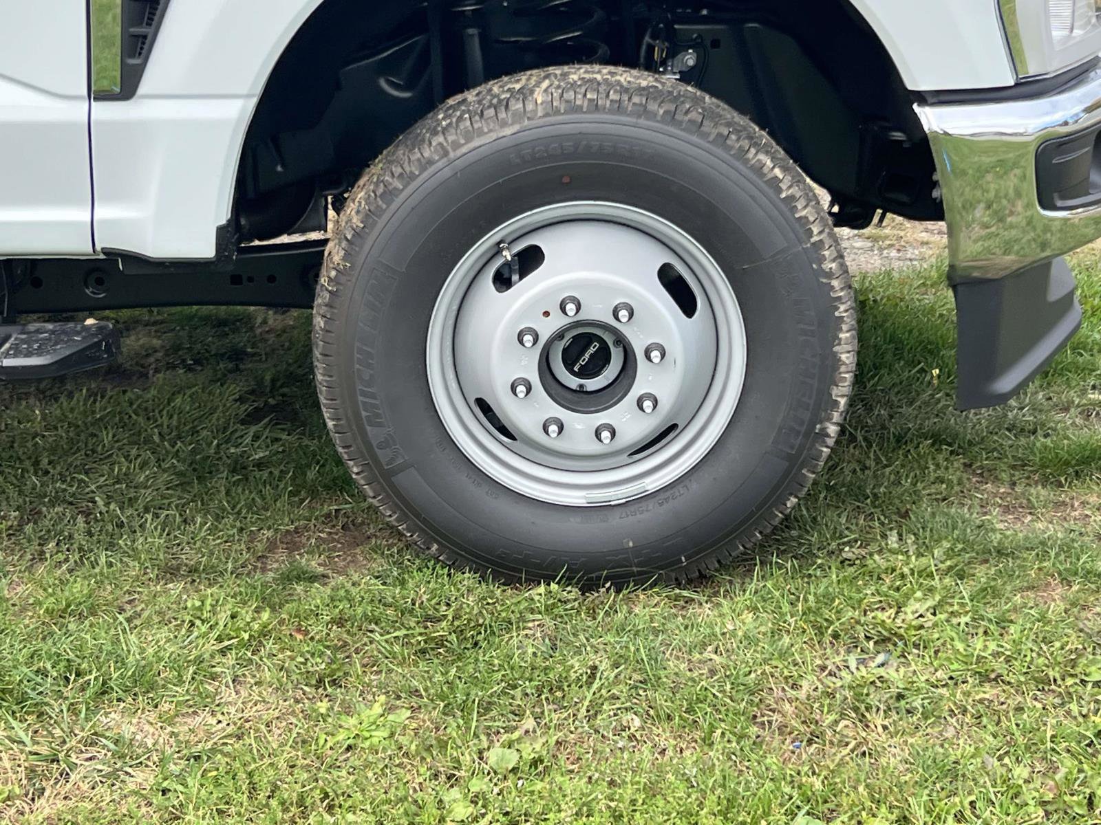 New 2025 Ford F350 XL w/ XL Chrome Package image 7