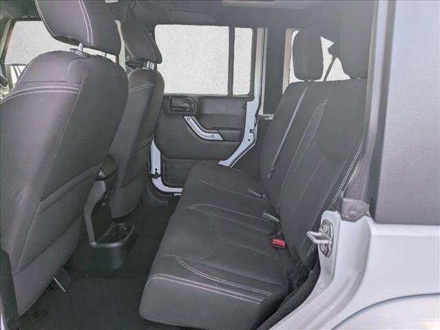 Used 2018 Jeep Wrangler Unlimited Sahara w/ Connectivity Group image 12