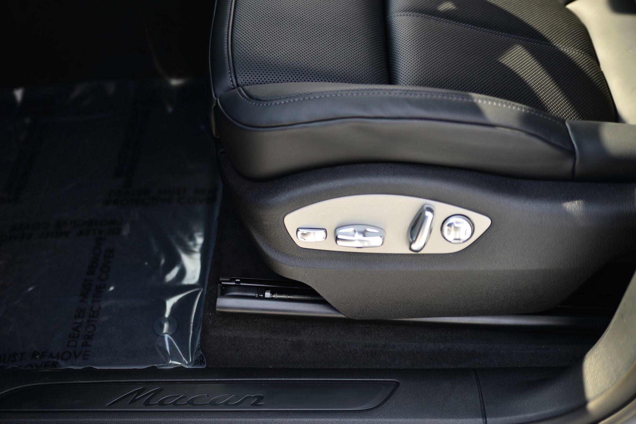 Used 2025 Porsche Macan image 29