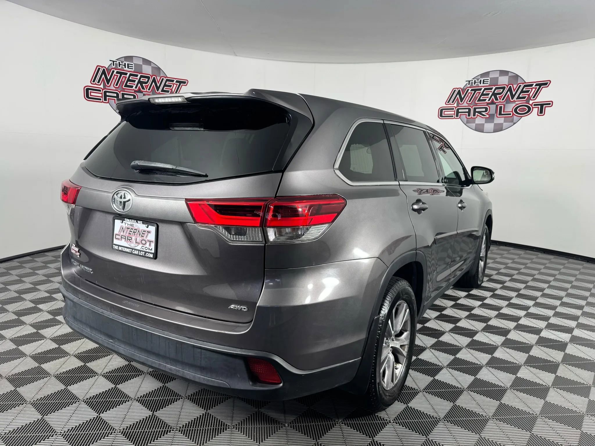 Used 2019 Toyota Highlander LE AWD/4WD image 7