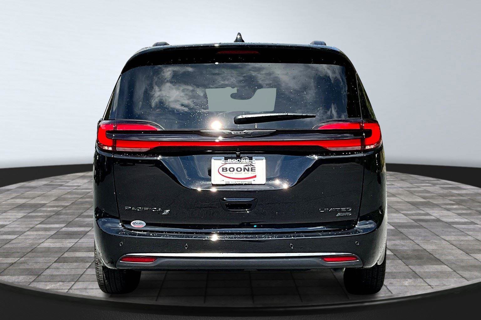 New 2026 Chrysler Pacifica Limited w/ S Appearance Package image 4