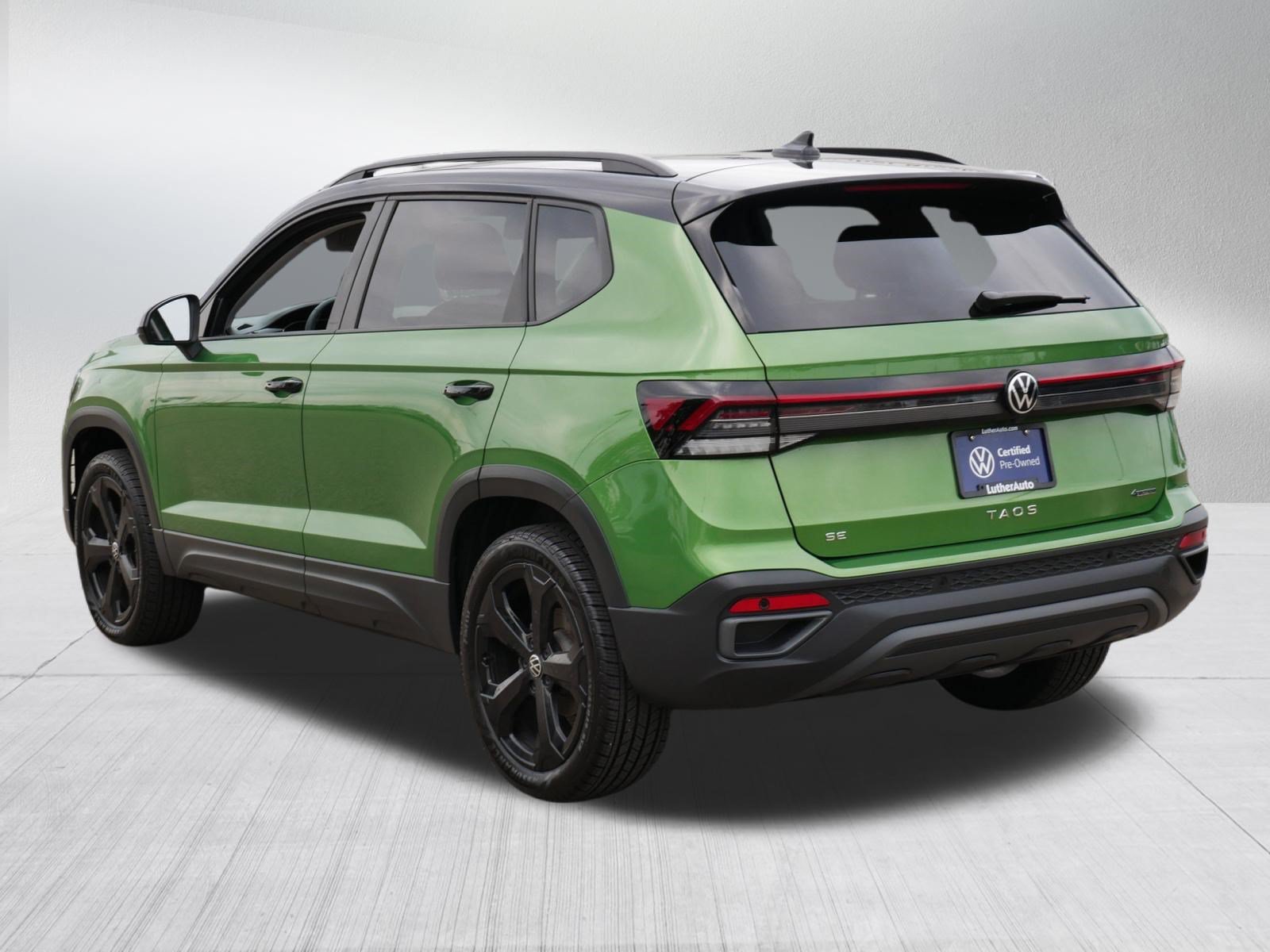 Certified 2025 Volkswagen Taos SE AWD/4WD image 5