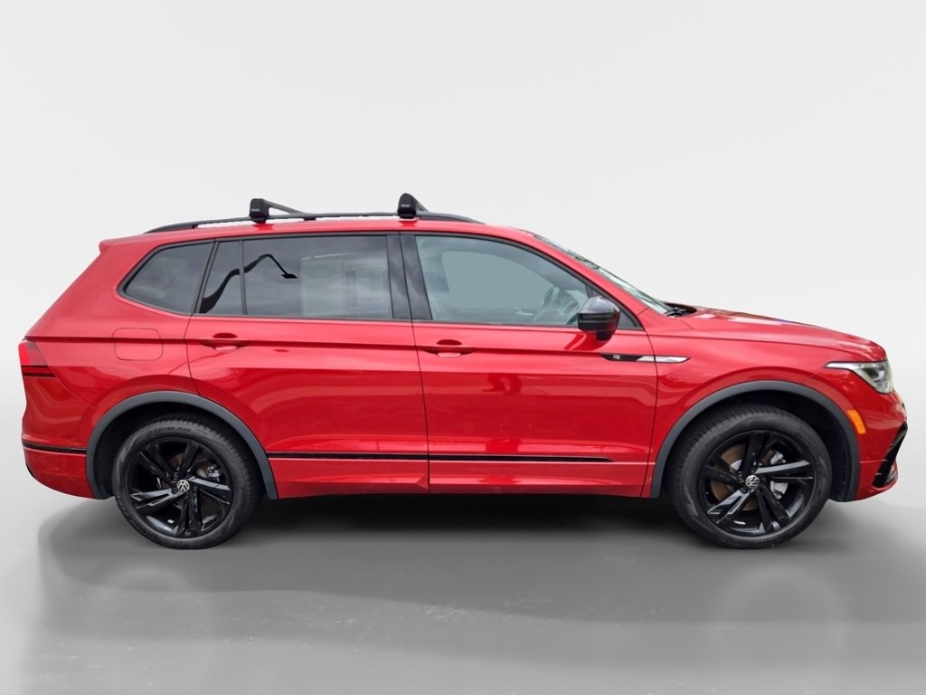 Used 2024 Volkswagen Tiguan SE R-Line image 2