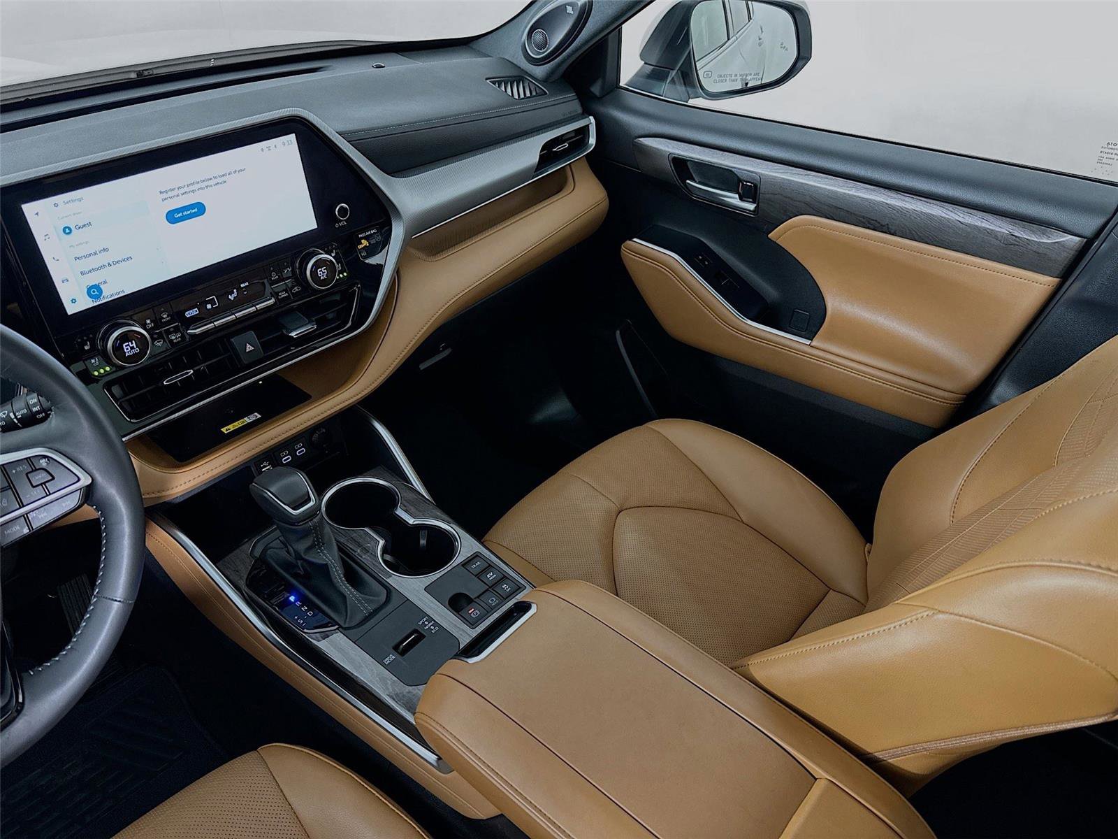 Used 2025 Toyota Highlander Platinum image 25