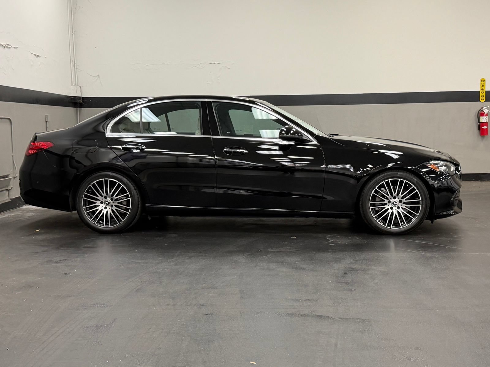 Used 2023 Mercedes-Benz C 300 4MATIC Sedan image 3