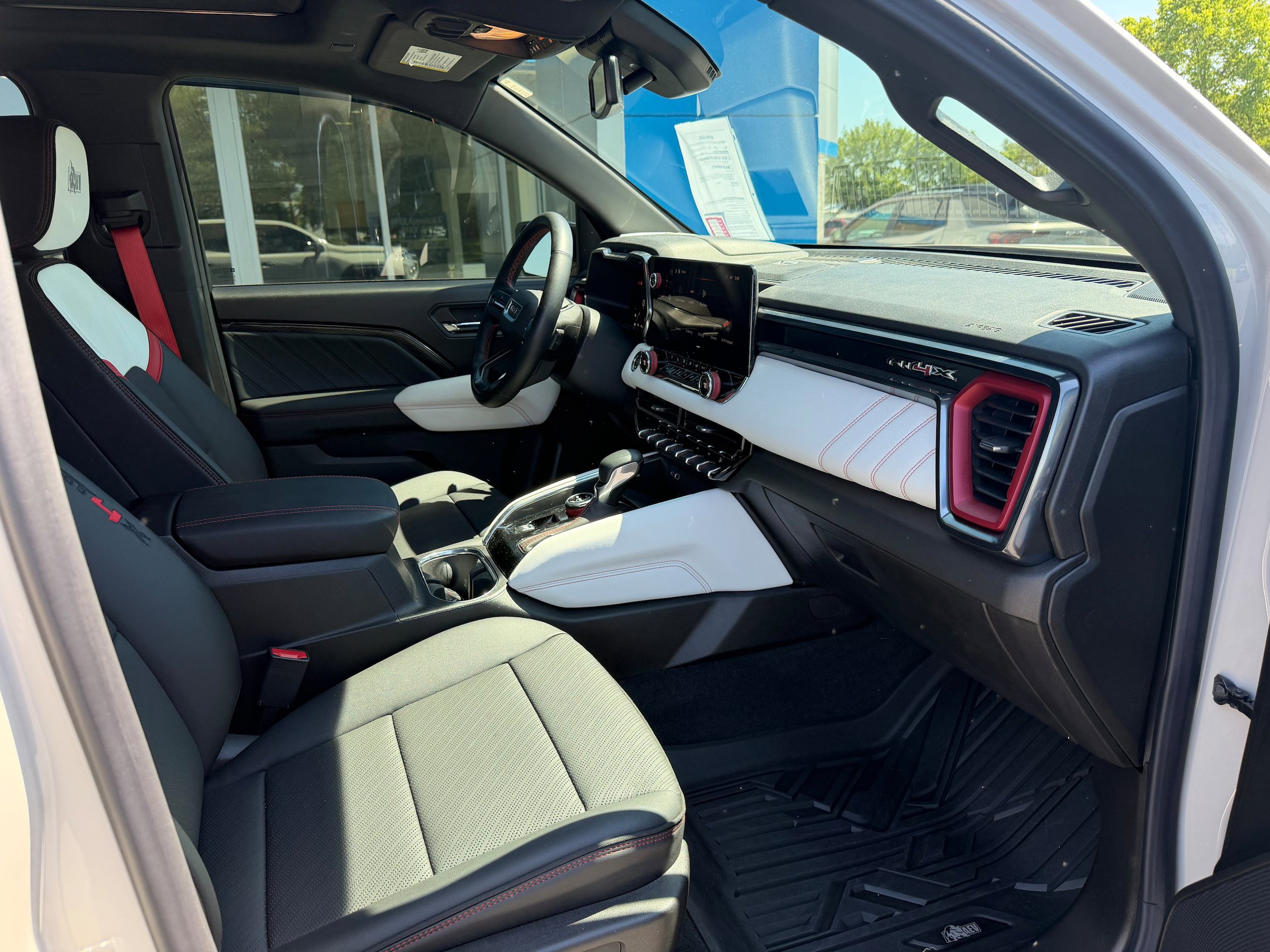 Used 2026 GMC Canyon AT4X w/ AT4X AEV Edition AWD/4WD image 6