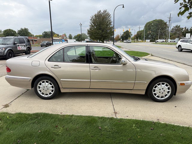 Used 2001 Mercedes-Benz E 320 Sedan image 4
