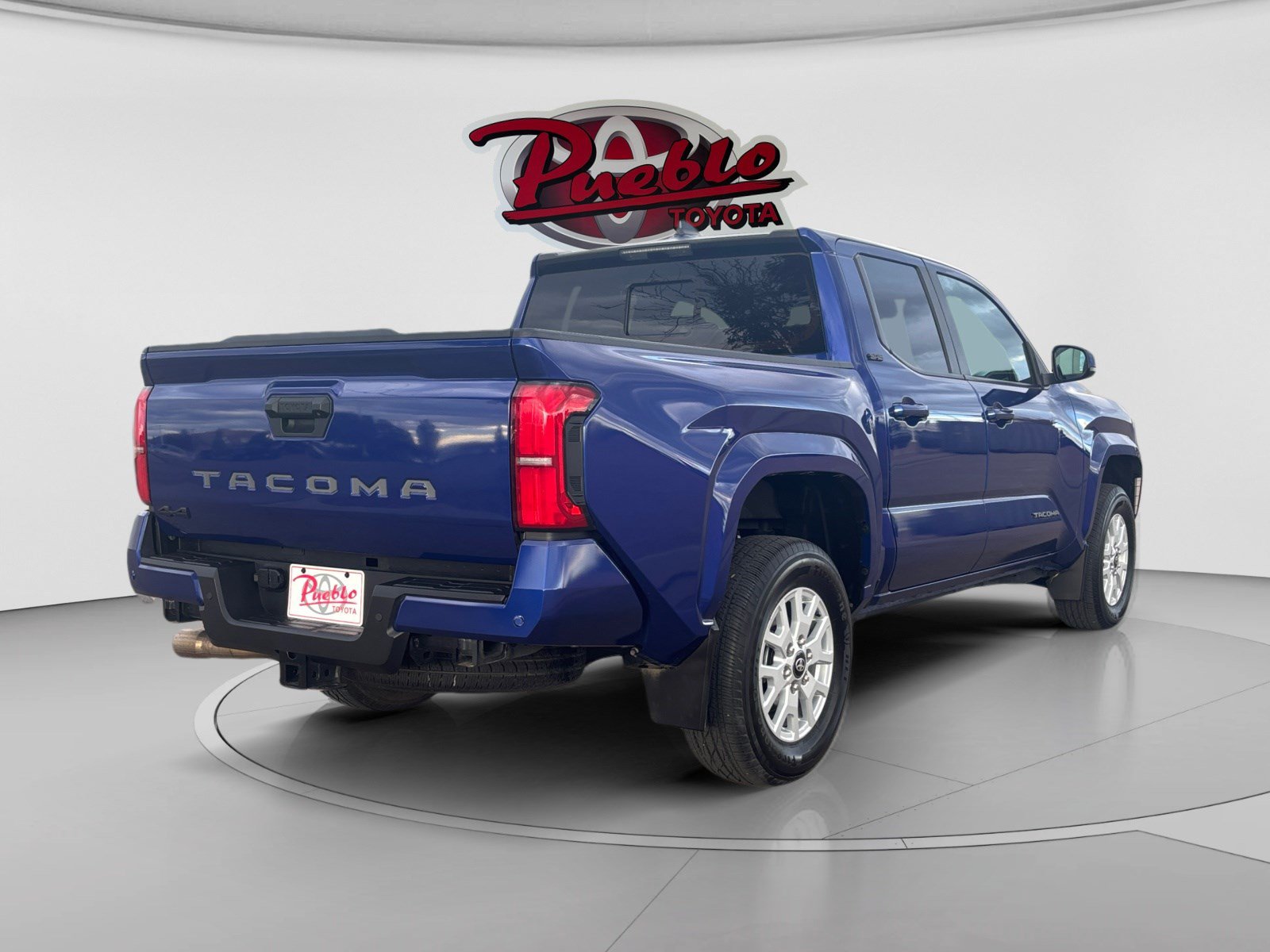 Used 2024 Toyota Tacoma SR5 AWD/4WD image 5