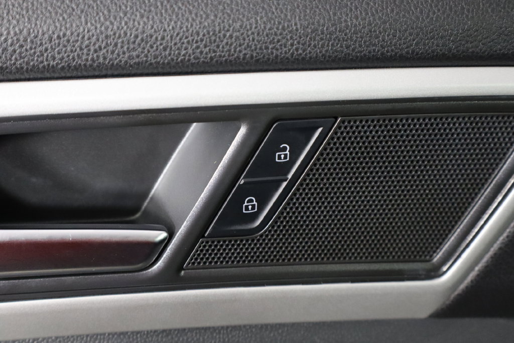 Used 2022 Volkswagen Atlas Cross Sport SE FWD image 21