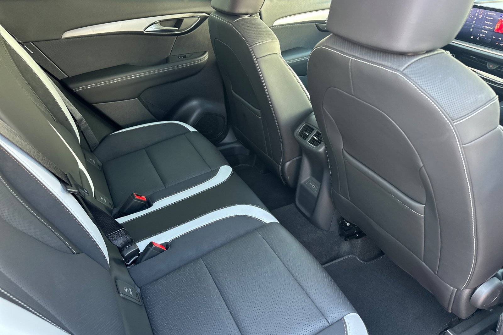Used 2025 Buick Envision Sport Touring image 19