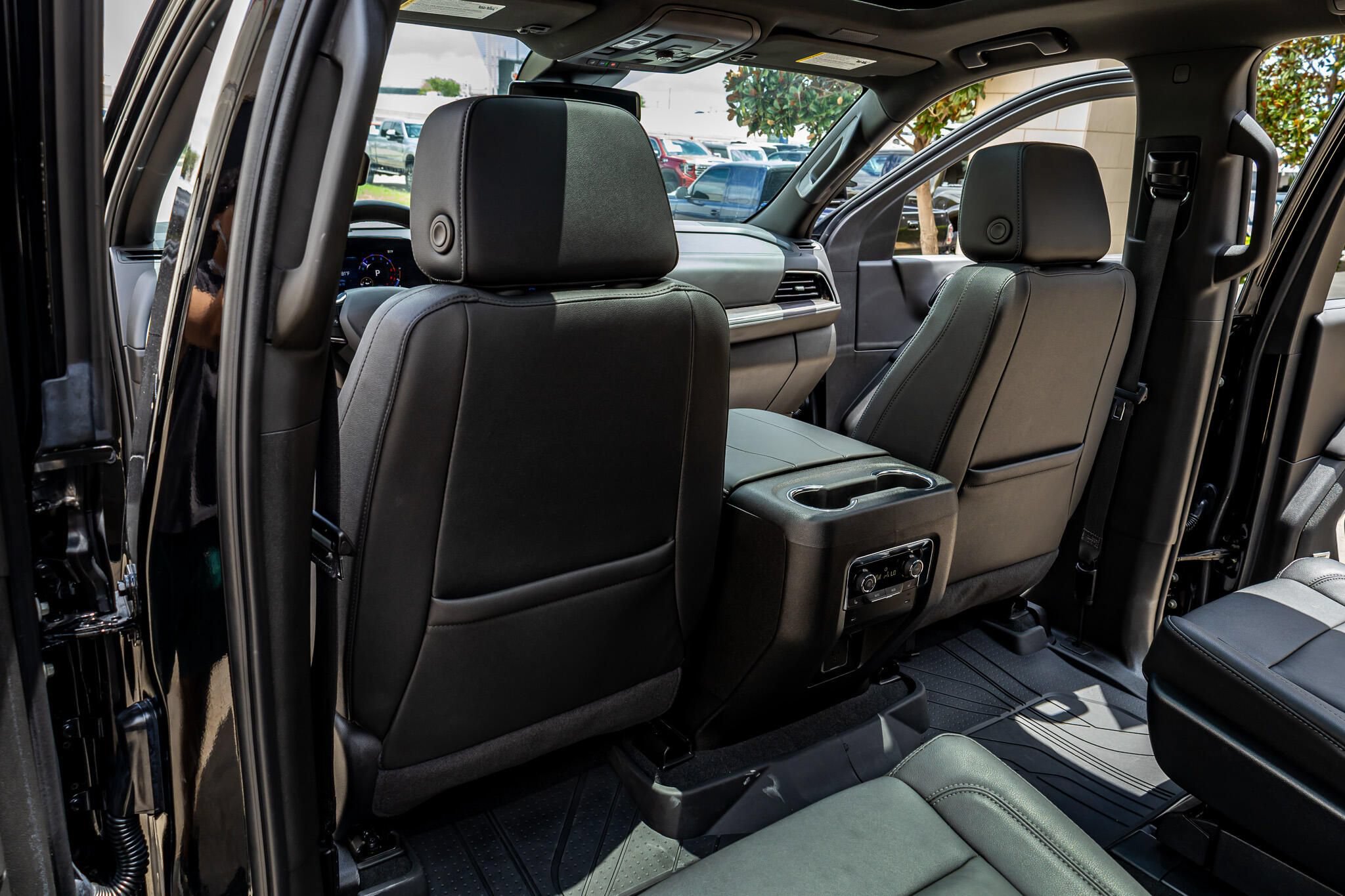 Used 2025 Chevrolet Tahoe LT w/ Comfort Package AWD/4WD image 30