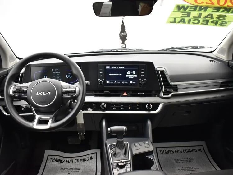 Used 2025 Kia Sportage LX image 19