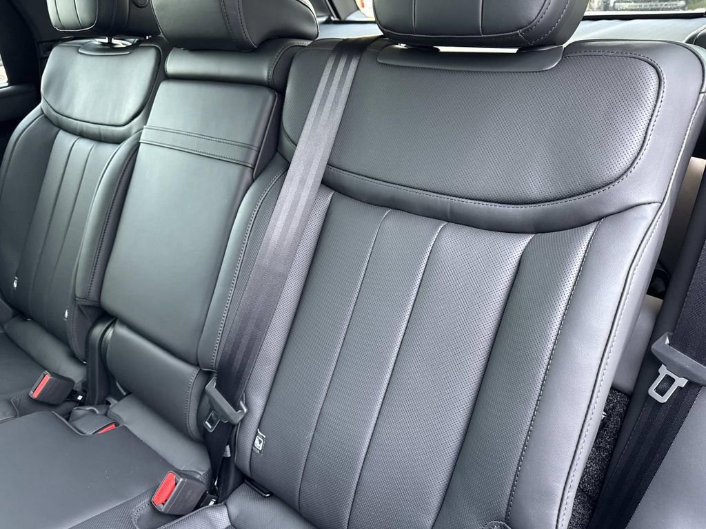 New 2026 Land Rover Range Rover Long Wheelbase SE image 15