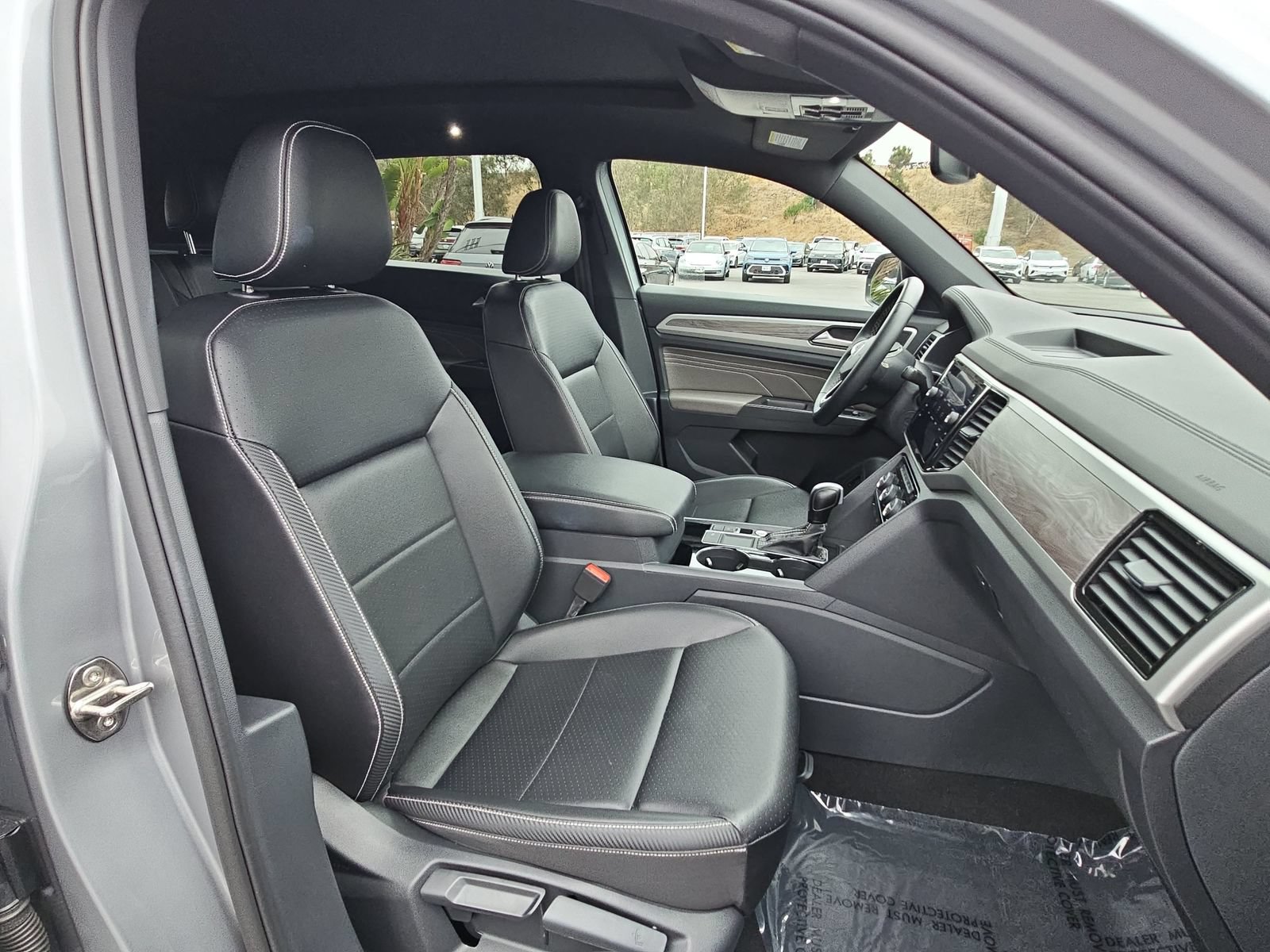 Used 2023 Volkswagen Atlas Cross Sport SE w/ Panoramic Sunroof Package FWD image 10