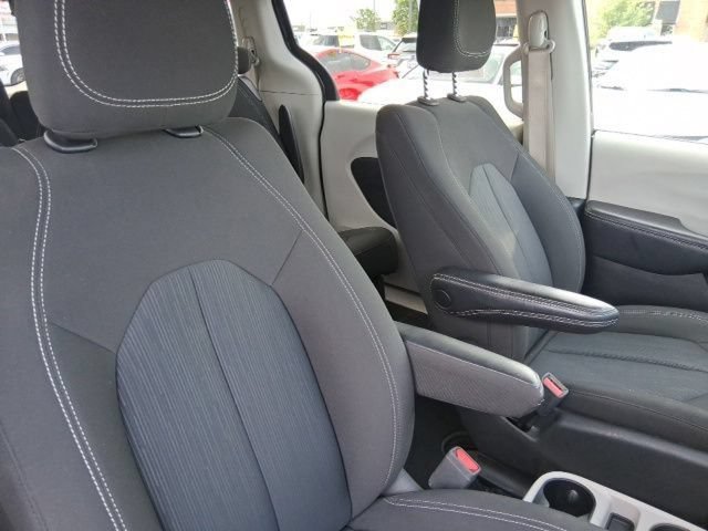 Used 2023 Chrysler Voyager LX FWD image 13