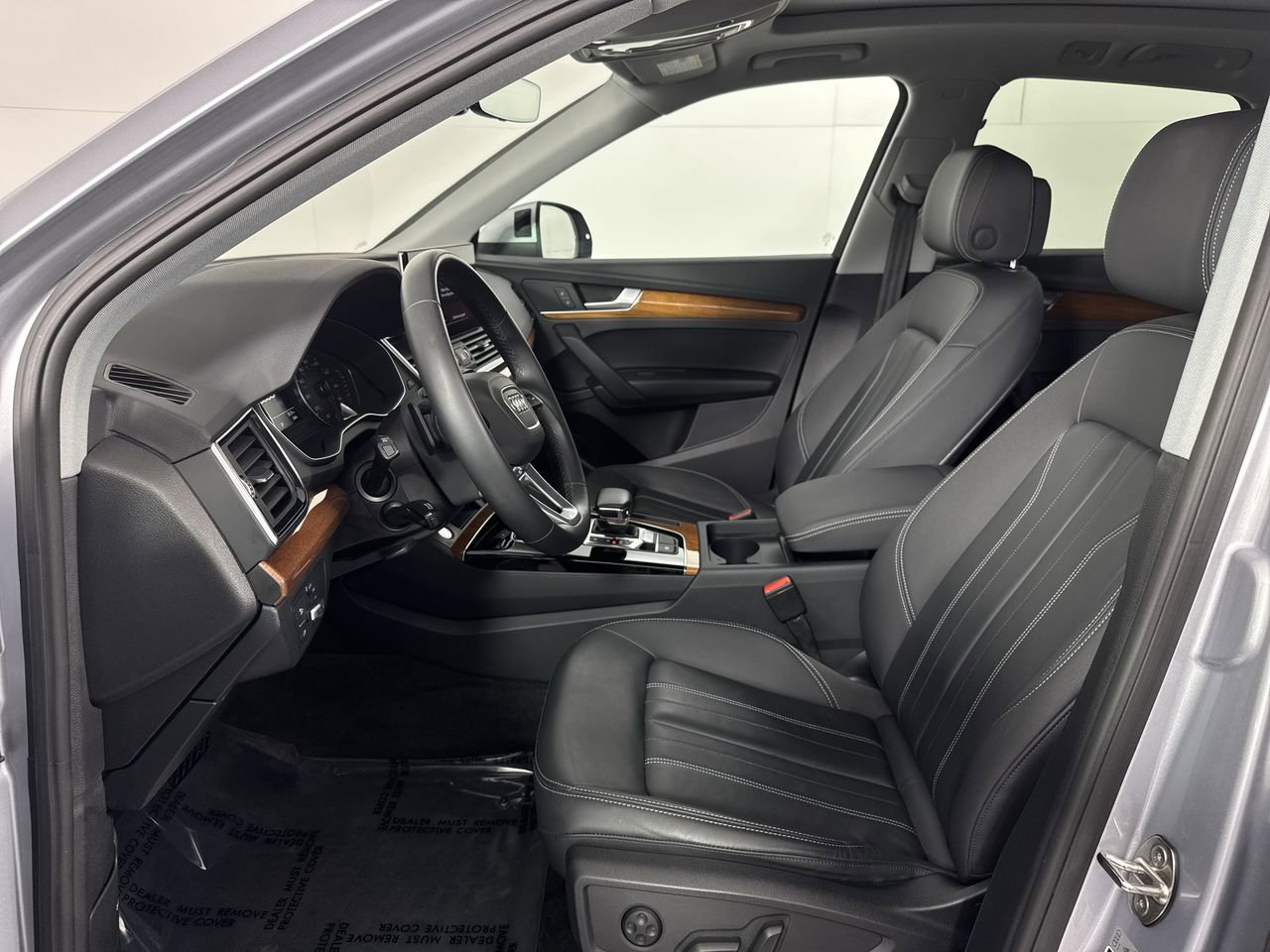 Used 2023 Audi Q5 2.0T Premium w/ Convenience Package AWD/4WD image 2