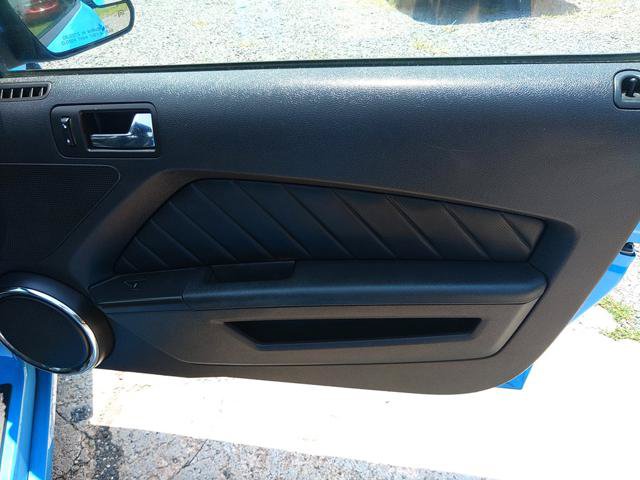 Used 2013 Ford Mustang Premium RWD image 17