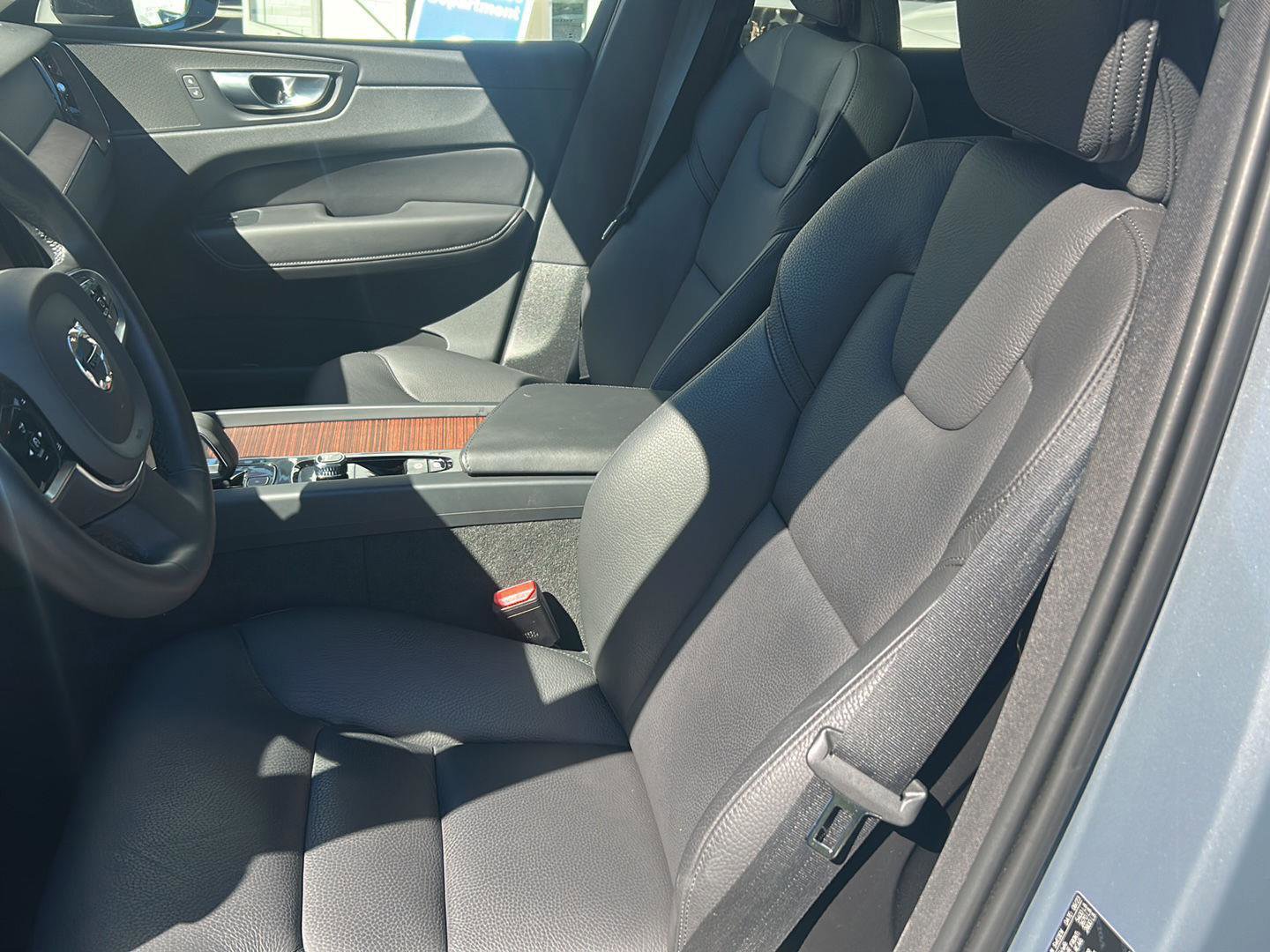 Used 2024 Volvo XC60 B5 Plus w/ Climate Package image 8
