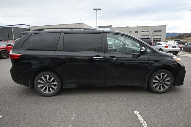 Used 2020 Toyota Sienna Limited image 7
