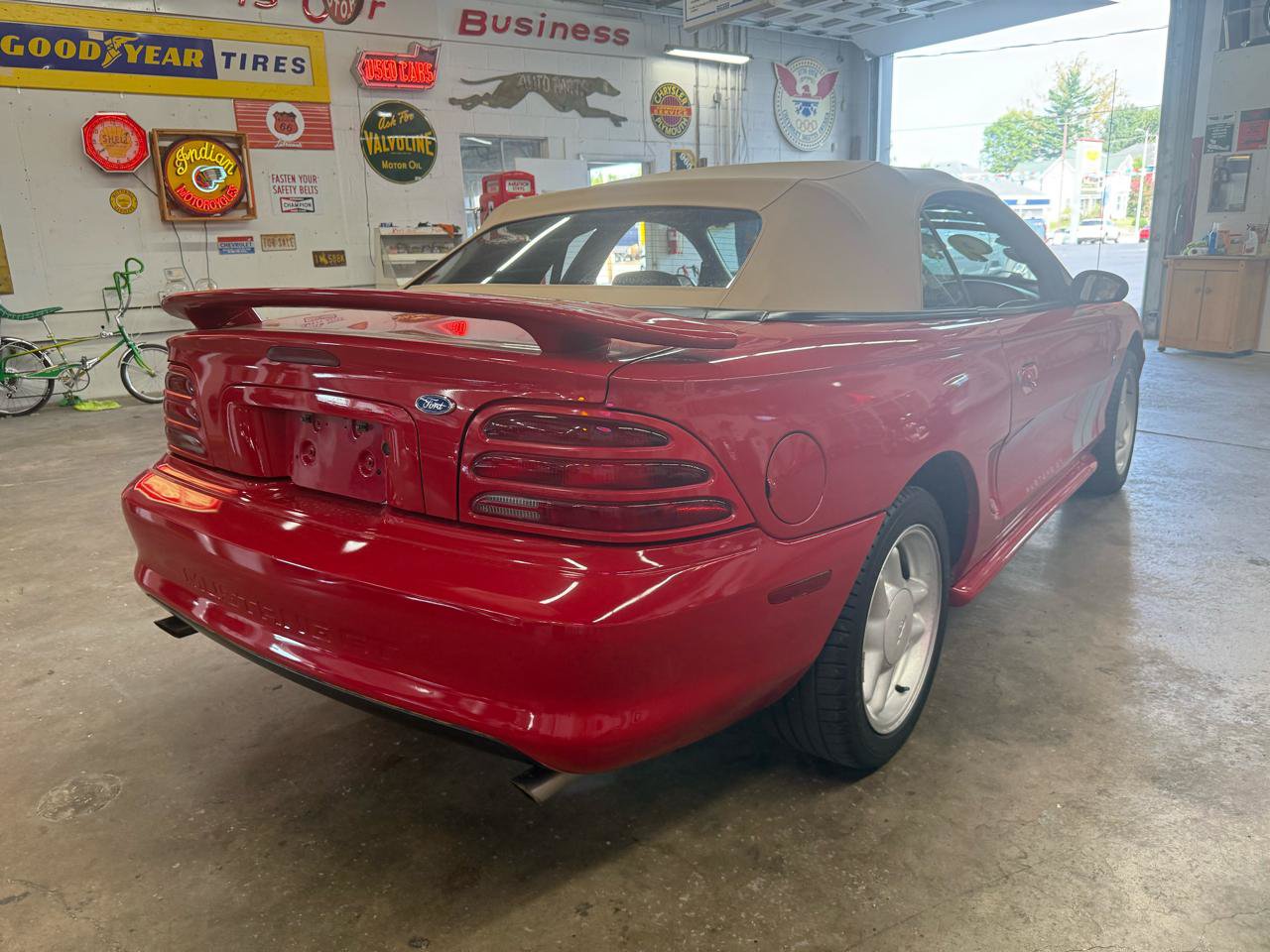 Used 1994 Ford Mustang GT RWD image 17