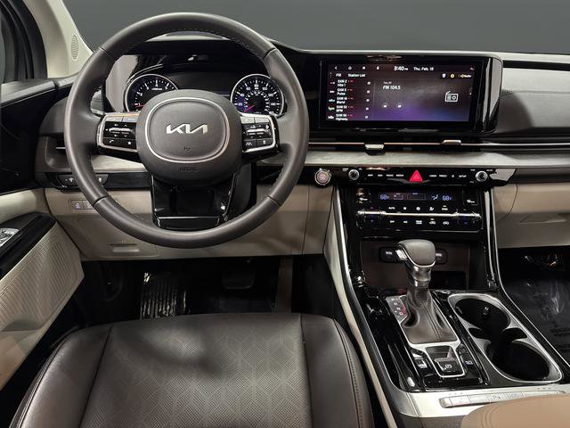 Used 2024 Kia Carnival EX image 5