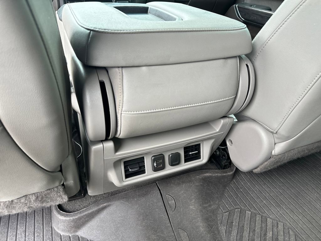 Used 2020 Chevrolet Silverado 3500 LTZ AWD/4WD image 32