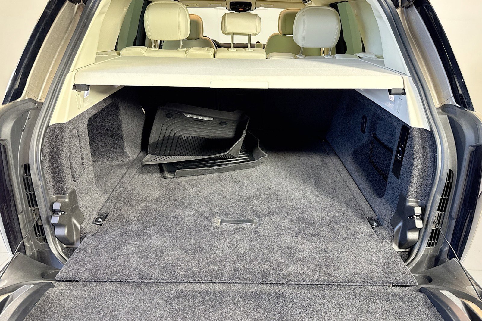 Used 2023 Land Rover Range Rover SE image 24