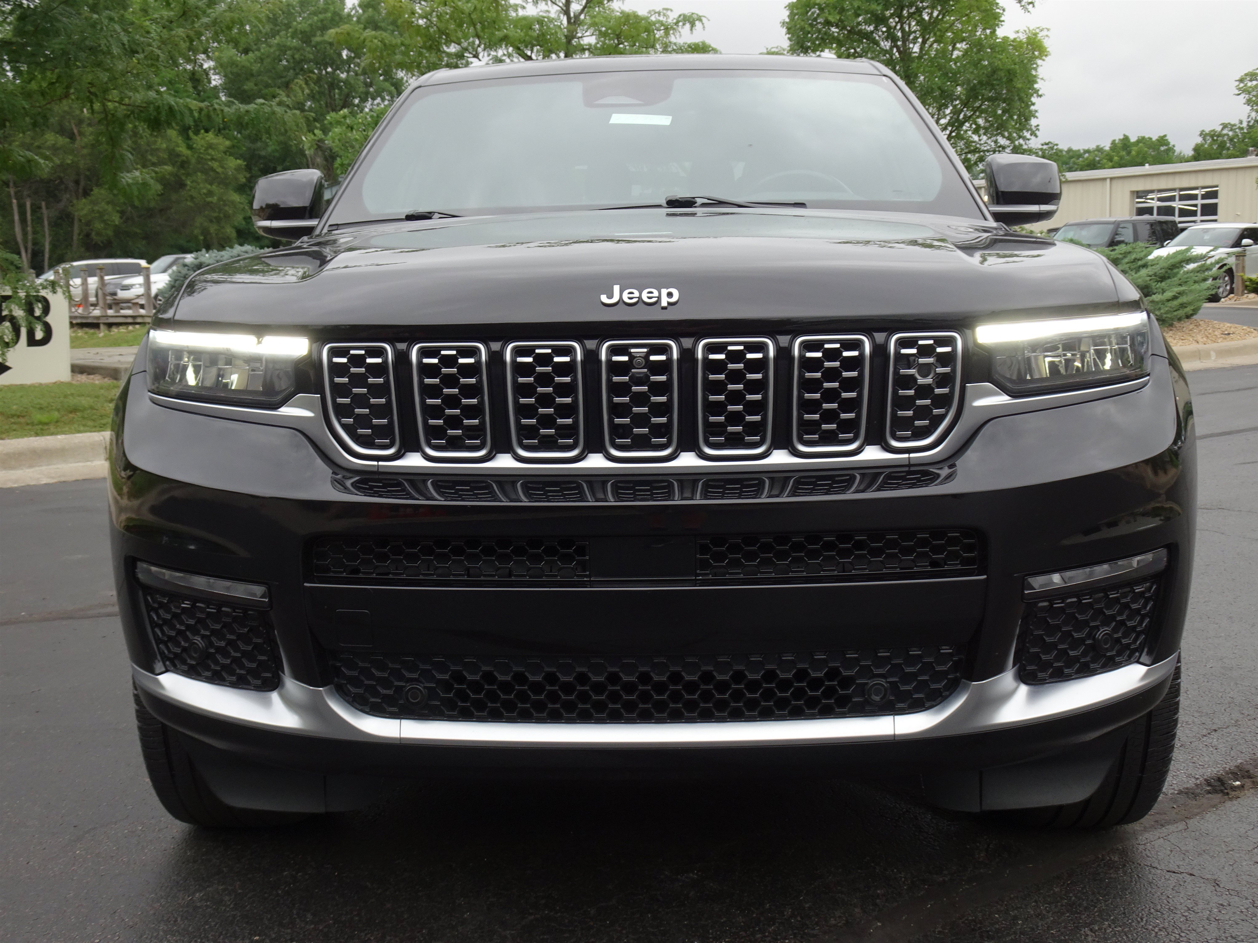 Used 2021 Jeep Grand Cherokee L Summit AWD/4WD image 12