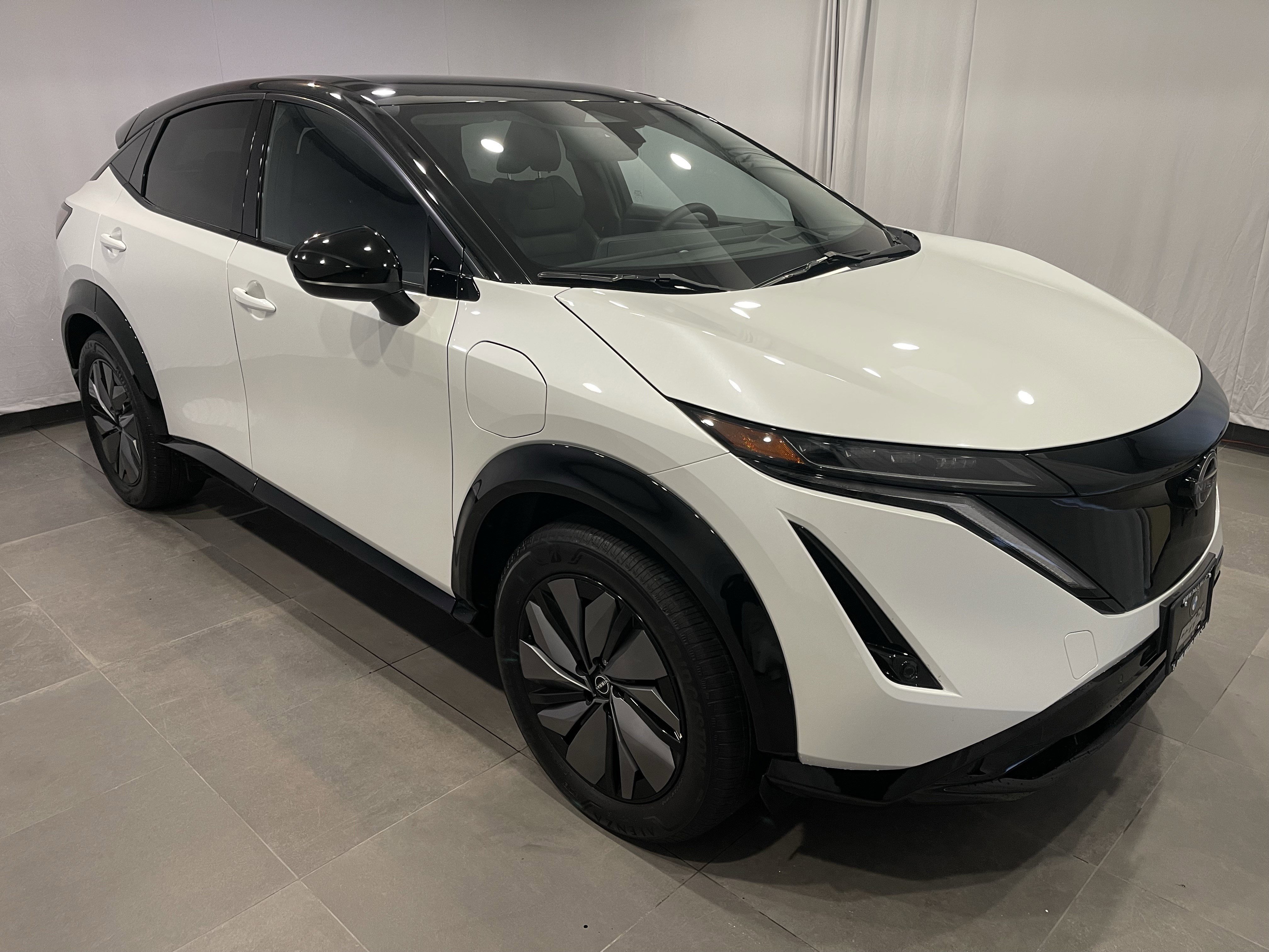 Used 2025 Nissan Ariya AWD image 3