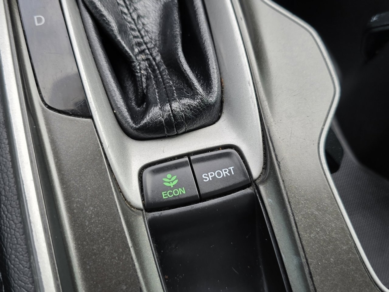 Used 2018 Honda Accord Touring image 9
