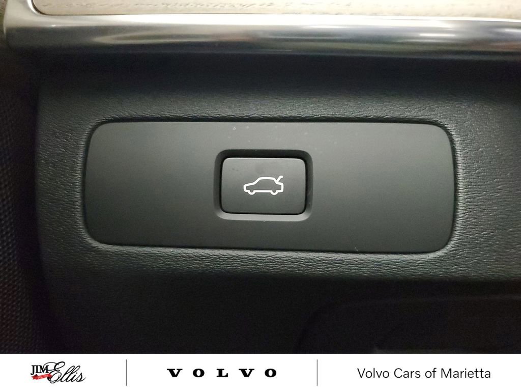 Certified 2026 Volvo XC90 B6 Plus w/ Protection Package Premier image 37