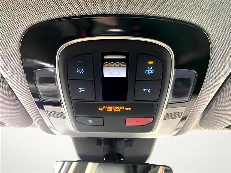 Used 2023 Hyundai Santa Fe Limited image 16