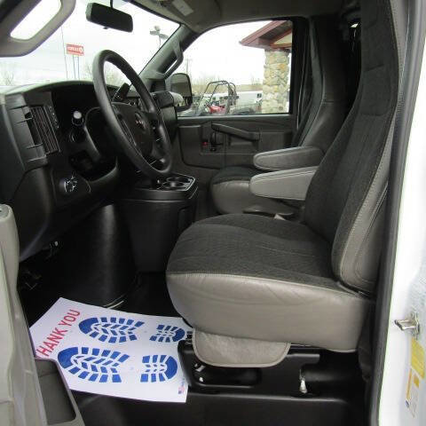 Used 2023 GMC Savana 2500 w/ Driver Convenience Package image 11