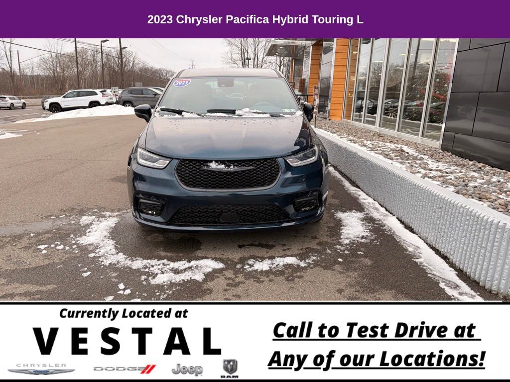Used 2023 Chrysler Pacifica Touring-L w/ S Appearance Package image 4
