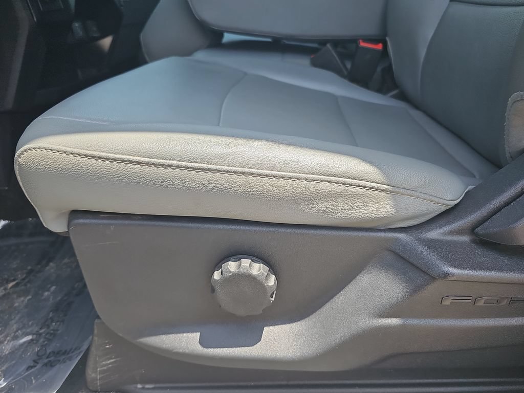 Used 2023 Ford F350 XL w/ 360-Degree Camera Package RWD image 27