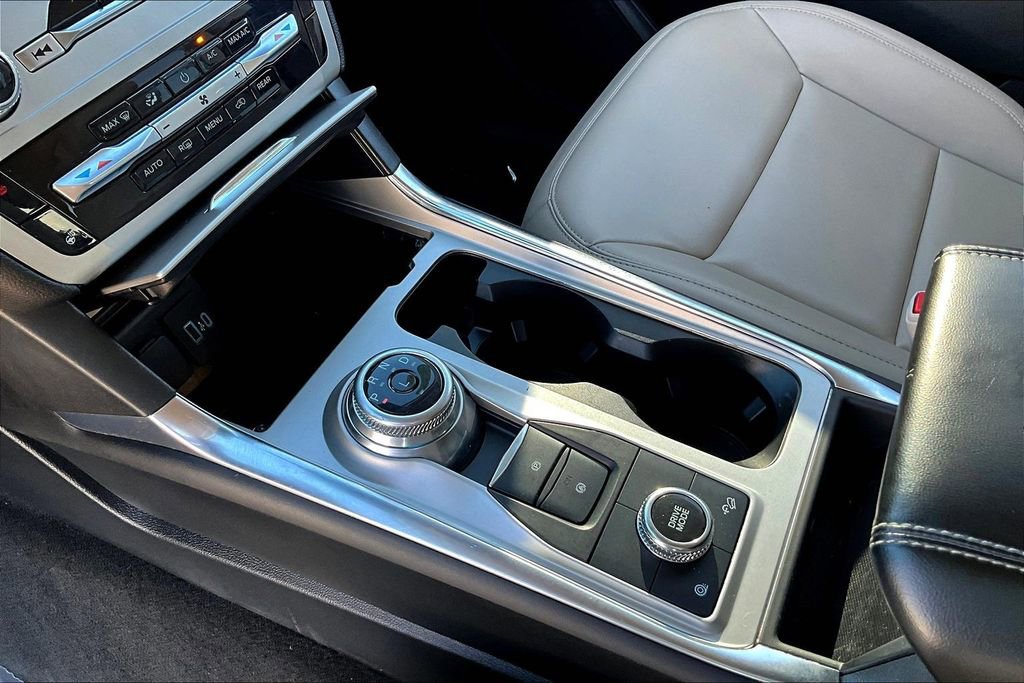 Used 2022 Ford Explorer XLT w/ Equipment Group 202A image 16