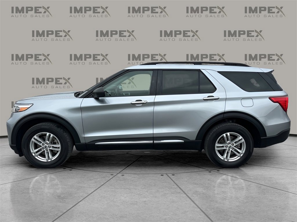 Used 2022 Ford Explorer XLT w/ Equipment Group 202A image 2