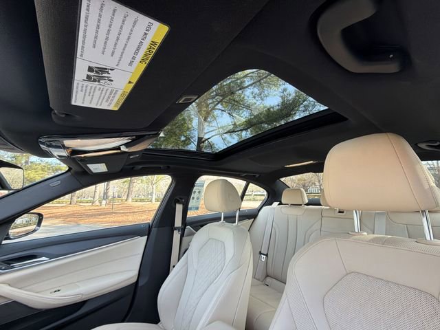 Used 2022 BMW 540i w/ Premium Package image 22