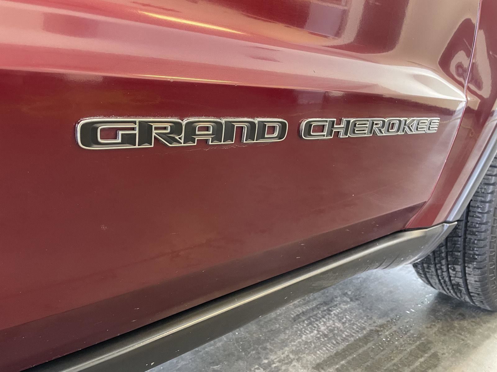 Used 2017 Jeep Grand Cherokee Limited image 46