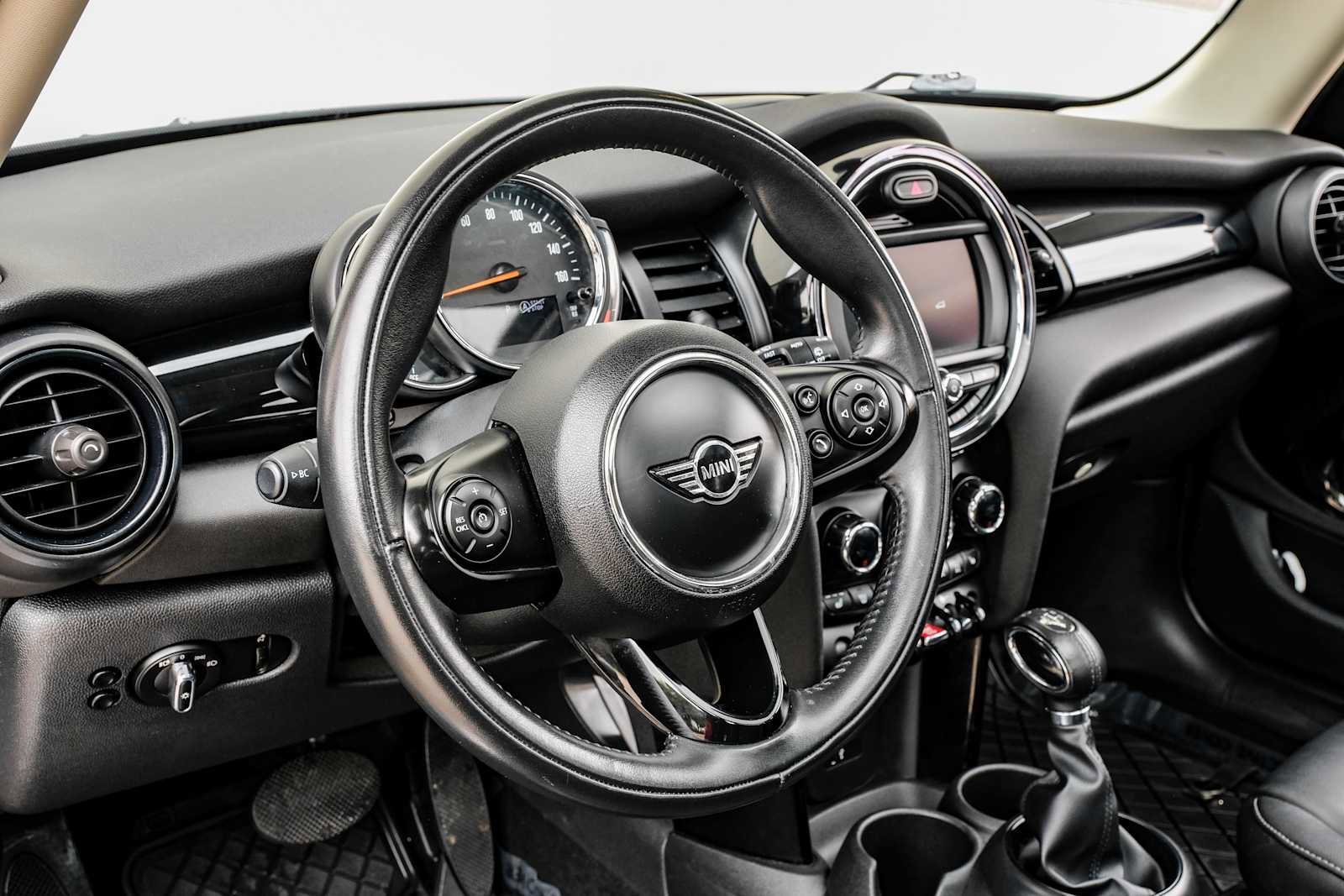 Used 2019 MINI Cooper 4-Door Hardtop image 19