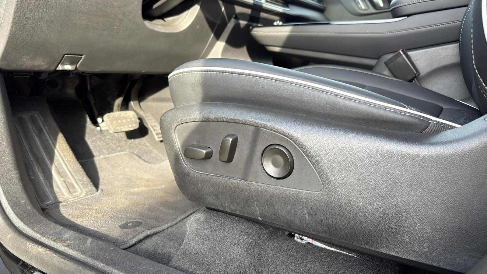 Used 2025 Buick Enclave Preferred image 11