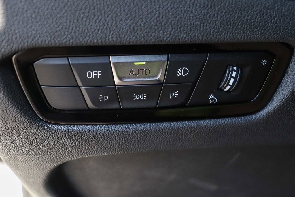 Certified 2023 BMW 330i Sedan w/ Driving Assistance Package image 24