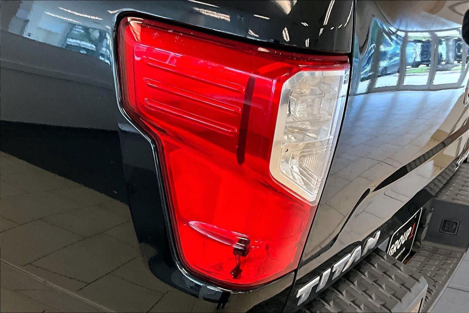 Used 2019 Nissan Titan SV w/ SV Convenience Package AWD/4WD image 27