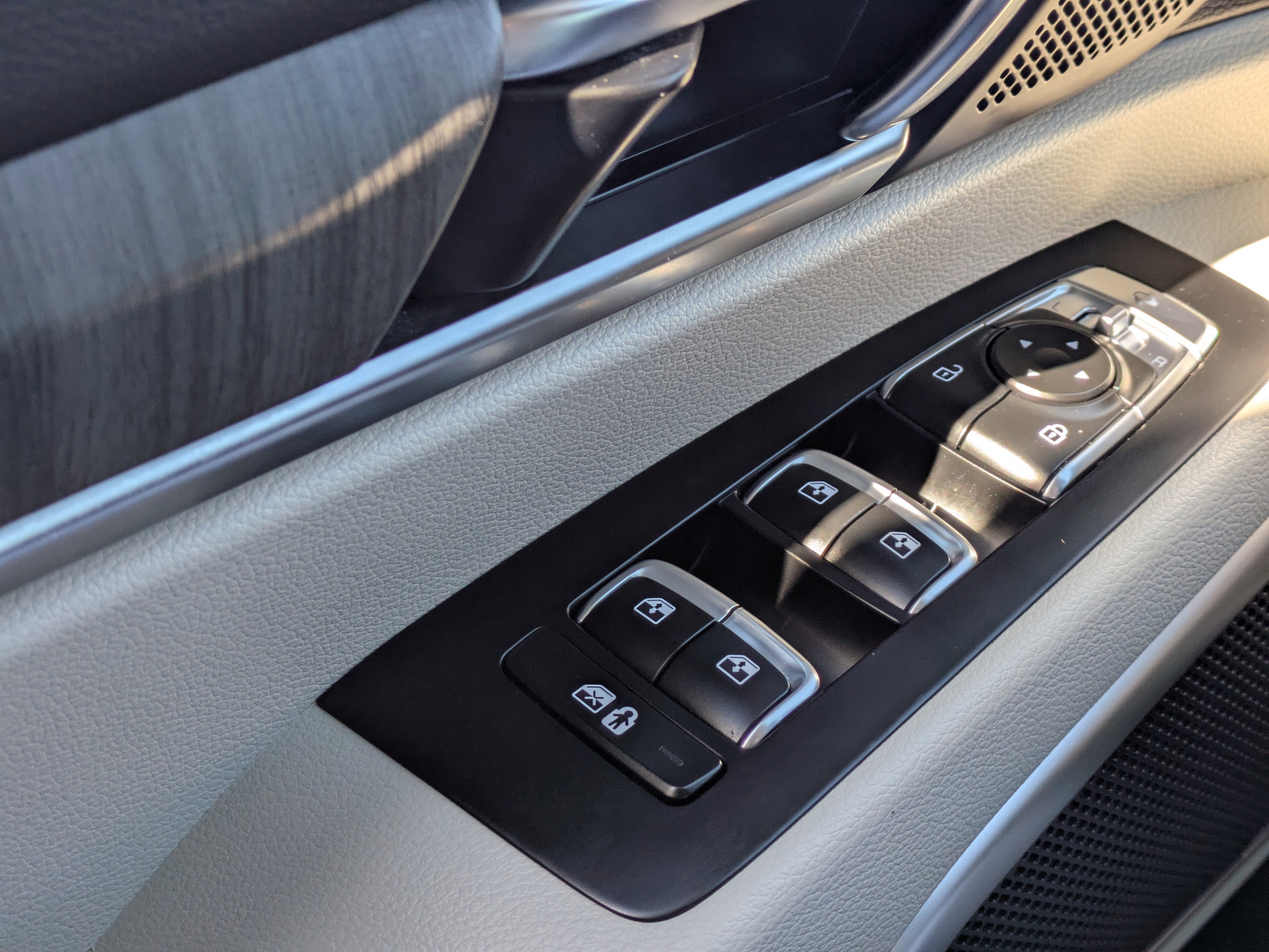 Used 2024 Kia Telluride EX w/ EX Captain's Chair Package image 28